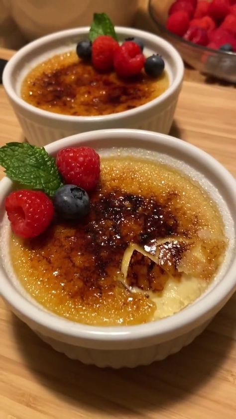 Birthday Creme Brulee, Aesthetic Creme Brulee, Cream Brulee Aesthetic, Crème Brûlée Aesthetic, Newt Recipes, Creme Brulee Aesthetic, Newt Food, Creme Brulle, كريم بروليه