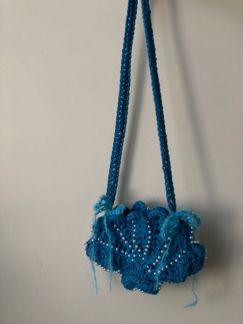 Crochet Blue Projects, Crochet Mermaid Bag, Sea Theme Crochet, Crochet Jellyfish Bag, Ocean Crochet Ideas, Crochet Sea Bag, Mermaid Core Crochet, Crochet Shell Bag, Blue Crochet Ideas