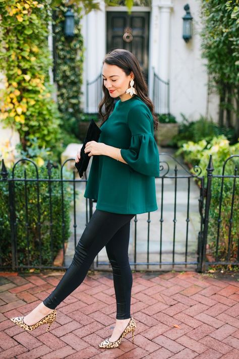 Green Top Outfit, Carly The Prepster, Classy Fall Outfits, Holiday Party Fashion, Elegante Casual, Top Outfit, Black Women Fashion, Green Top, Casual Fall Outfits