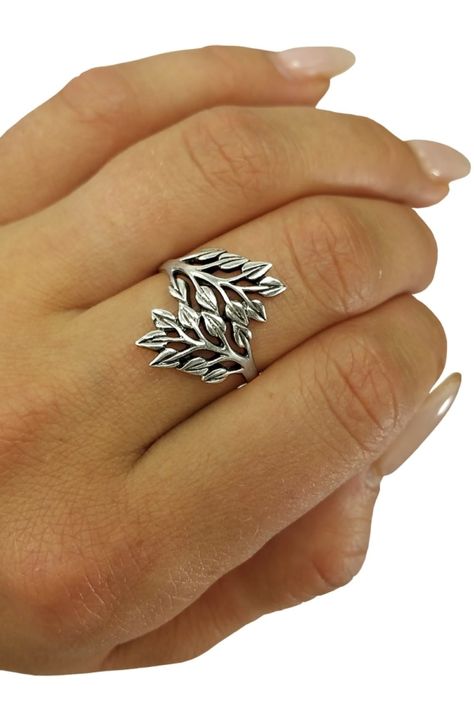 Ladies Silver Rings, Gallery Jewelry, Womens Rings, Enjoying Nature, Rings Anniversary, Rings Ideas, Celtic Knot Ring, Celtic Rings, Nature Ring