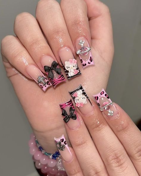 ig: naailssbysteph Fairy Acrylics, Hello Kitty Y2k Nails, Medium Nails Acrylic Designs, Y2k Hello Kitty Nails, Hello Kitty Nail Ideas, Hello Kitty Halloween Nails, Draculaura Nails, Kitty Nails, Punk Nails