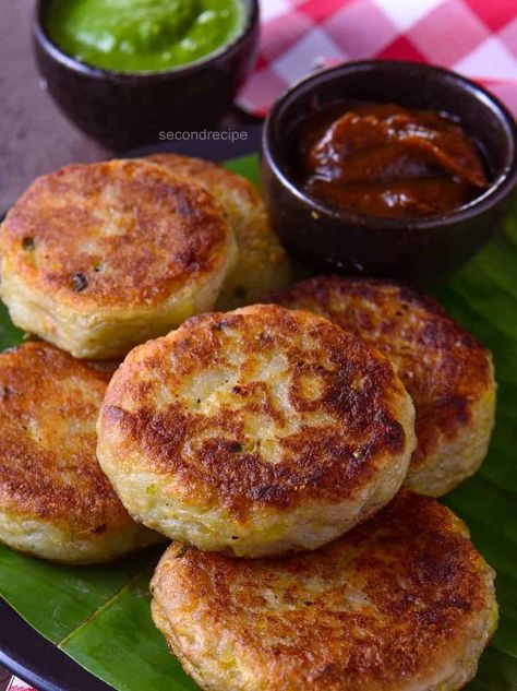 Raw banana cutlets Banana Recipes Indian, Tiffin Recipes, Vegetable Cutlets, Vegetarian Starters, Indian Side Dishes, Tiffin Recipe, Raw Banana, Breakfast Easy, Cutlets Recipes