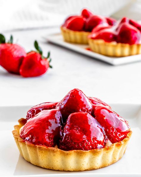 Strawberry Tarts Mini, Strawberry Tarts Recipe, Strawberry Custard, Strawberry Tarts, Pastry Cream Filling, Custard Tarts, Homemade Pie Crust Recipe, Strawberry Glaze, Tart Filling