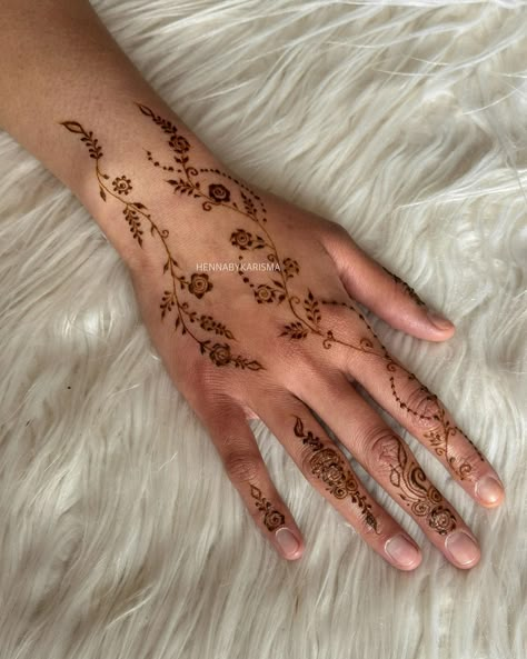 Ethiopian Henna Design, Sbd Designs Henna, New Fancy Mehndi Designs, Sbd Designs, Dainty Henna Designs, Dainty Henna, Rose Henna, Party Henna, Finger Mehndi