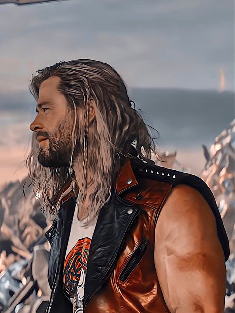 #marvel #thor #thorloveandthunder#thoricon #marvelstudios #marvelcinematicunive Thor Long Hairstyle, Thor Long Hair, Thor Hairstyle, Thor Images, Thor Hair, Vikings Hairstyles, Chris Hemsworth Kids, Hook Costume, Curly Beard