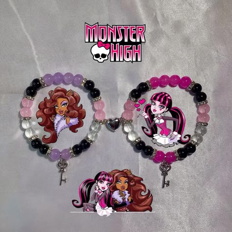 ~* Monster high matching bracelets *~ ——> Available linked in bio 🙈 - - - - #monsterhigh #clawdeenwolf #draculaura #beadedbracelets #braceletbusiness #y2kbusiness #y2kjewelry #braceletsbymar #braceletstacks #insta #explorepage #explorepage✨ Monster High Bracelet, Bracelet Ideas Matching, Character Bracelets, Monster High Crafts, Girly Bracelets, Diy Kandi Bracelets, Pop Jewelry, Earring Inspo, Cute Friendship Bracelets