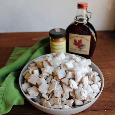 French Toast Puppy Chow with Cinnamon and Maple Syrup Maple Puppy Chow, Maple Chex Mix Recipes, Puppy Chow Flavors, Maple Snacks, Cinnamon Snack, Cinnamon Chex, Chex Mix Puppy Chow, Homestead Recipes, Muddy Buddy