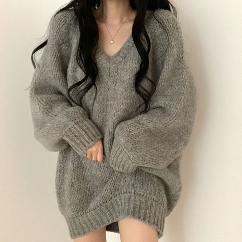 Loose Knitwear, Sweater Dress Oversized, Amazing Crochet, Winter Knit Sweater, Fotografi Vintage, Sweaters Women, Knitted Tops, Knitting Women Sweater, Loose Sweater