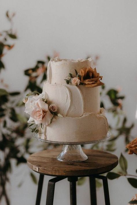 Two Teir Wedding Cake Fall, French Wedding Cake, Textured Wedding Cake, Stunning Wedding Cakes, Simple Wedding Cakes, Boho Garden Wedding, French Garden Wedding, Modern Garden Wedding, French Inspired Wedding