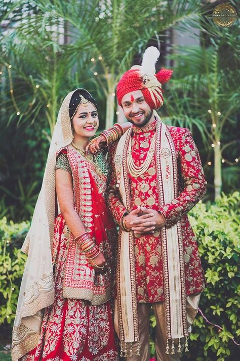 Photo #45 from Shaadi Diaries "Portfolio" album Hindu Wedding Photos, भार�तीय दुल्हन संबंधी, शादी की तस्वीरें, How To Pose For Pictures, Indian Bride Photography Poses, Wedding Posing, Indian Wedding Poses, Indian Wedding Bride, Indian Wedding Photography Couples