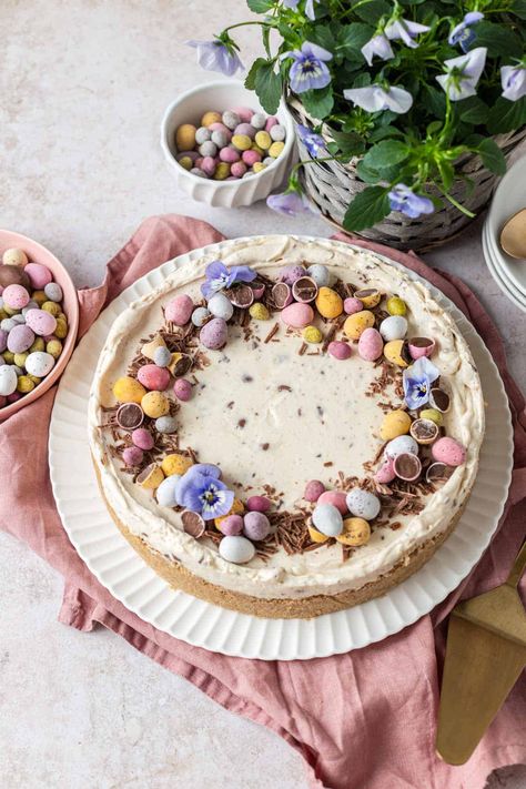 Lemon Easter Cake, Easter Cheesecake Ideas, Easter Cheesecakes, Cake Decor Ideas, Easter Cake Designs, Mini Eggs Cake, Easter Cake Decorating, Easter Deserts, Easter Cheesecake