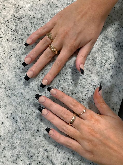 black nails with gold jewelry Black Nails With Gold, Black French Tip Nails, Black Gold Nails, Black French Tip, Nails With Gold, Black French Tips, Black French, Tip Nails, French Tip Nails