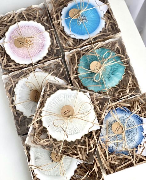 Resin Coaster Packaging Ideas, Resin Packaging, Resin Art Canvas, Craft Organization Diy, Flower Resin Jewelry, Alcohol Ink Crafts, Resin Art Painting, Gifts Wrapping Diy, Resin Wall Art