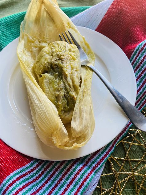 Tamales Verdes with Chicken (Tamales Verdes de Pollo) - CuernaKitchen | Traditional and Modern Mexican Recipes How To Reheat Tamales, Authentic Tamales, Tamale Recipes, Chicken Tamale, Chicken Verde, Arizona Aesthetic, Homemade Tamales, Holiday Dinner Recipes, Chicken Tamales