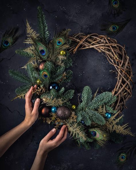 Peacock Wreath, Peacock Crafts, Peacock Christmas, Cosy Winter, Autumn Decorating, Feather Crafts, Funny Christmas Gifts, New Year Decor, Peacock Feathers