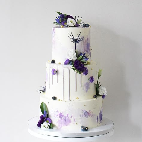 Lavender Wedding Cake Lilacs, Green And Purple Wedding Cake, Soul Cake, Purple Wedding Cake, Violet Wedding, Purple Wedding Cakes, Purple Cakes, Dream Wedding Cake, Vintage Wedding Theme