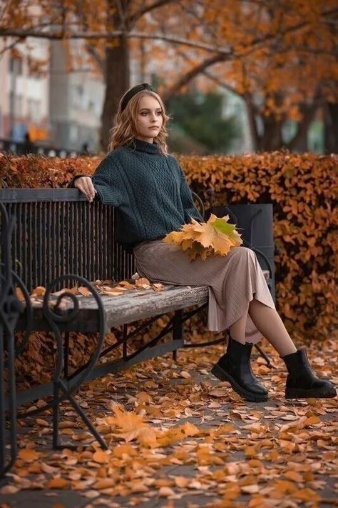 Autumn Photoshoot Outfits, Autumn Photography Ideas, Autumn Poses, Vintage Halloween Costumes, Autumn Photography Portrait, Autumn Portrait, Autumn Photoshoot, Fall Shoot, Fall Portraits