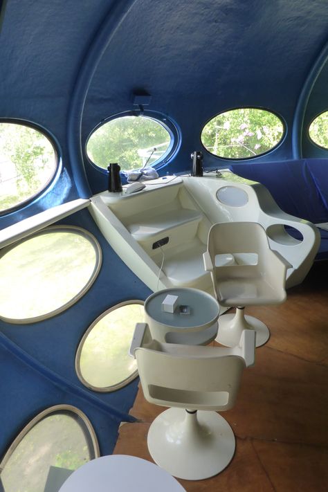 Venturo House, Futuro Houses, Space Age Interior, Round Homes, Atomic Age Design, Vogue Home, Midcentury Architecture, Brutalism Architecture, 3d Architecture