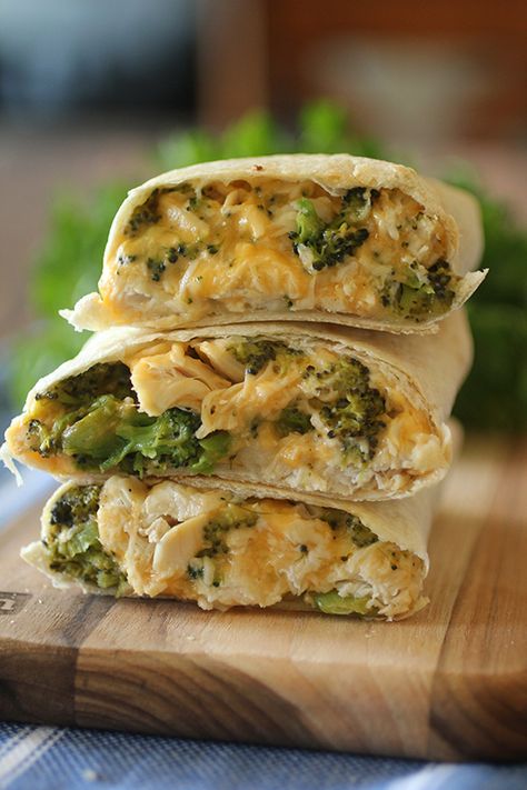 Boat Foods, Hot Pocket Recipes, Homemade Hot Pockets, Chicken Cheddar, Cheddar Broccoli, Hand Pie Recipes, Clean Eating Chicken, Hot Pockets, Broccoli Cheddar