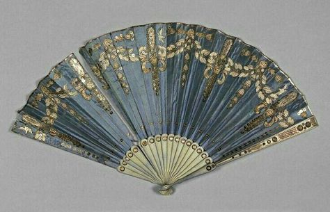 Vintage Hand Fan Hand Fan Aesthetic, Regency Fan, Victorian Hand Fan, Vintage Hand Fan, Antique Fans, Fan Decoration, Regency Fashion, Vintage Fans, Hand Fans