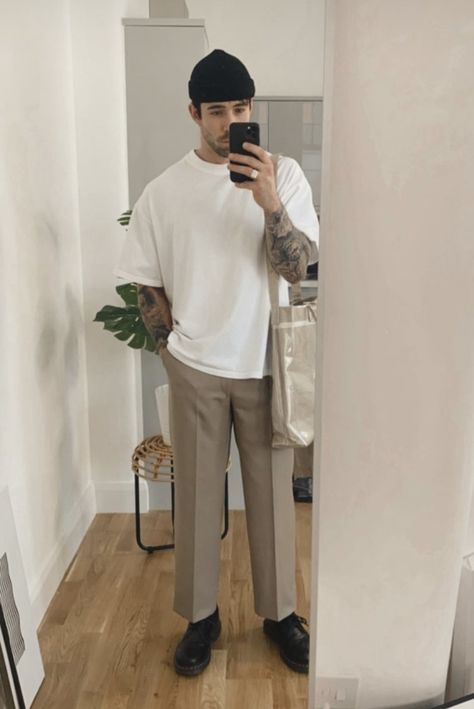 Architect Style Outfits Men, Pleated Trousers Outfit Men, Polo Shirt Outfit Men Street Styles, Pleated Trousers Outfit, Mens Pleated Trousers, Minimal Streetwear, Classy Streetwear, Minimalist Fashion Men, Trendy Boy Outfits