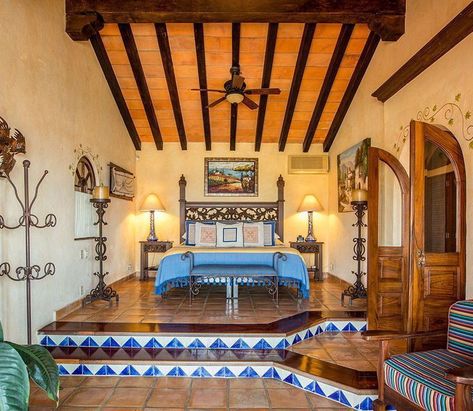 Mexican Bedroom Ideas Hacienda Style, Hacienda Style Homes Mexican Bedroom, Hacienda Style Bedroom, Mexican Bedroom Ideas, Hacienda Style Homes Mexican, Mexican Style House, Mexico Houses, Hacienda Style Kitchen, Mexican Home Design