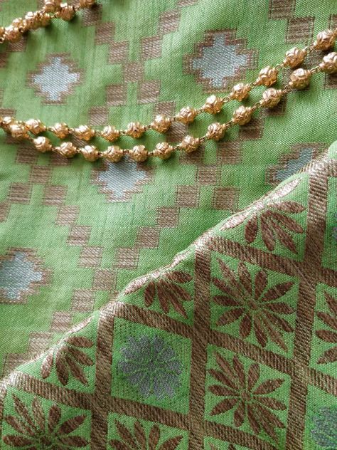 Mohan Mala Jewellery Gold, Mohan Mala, Gundla Mala, Marathi Mulgi, Mala Designs, India Trip, Mala Jewelry, New Gold Jewellery Designs, Leaf Green