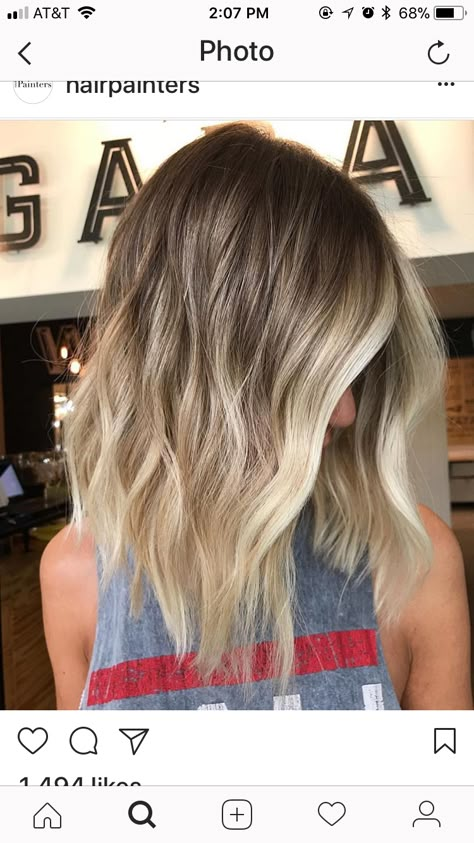 Grow out root smudge Beige Hair Color, Long Balayage, Beige Hair, Short Hair Balayage, Trendy Hair Color, Penteado Cabelo Curto, Brown Blonde Hair, Ombre Hair Color, Hair Color Balayage