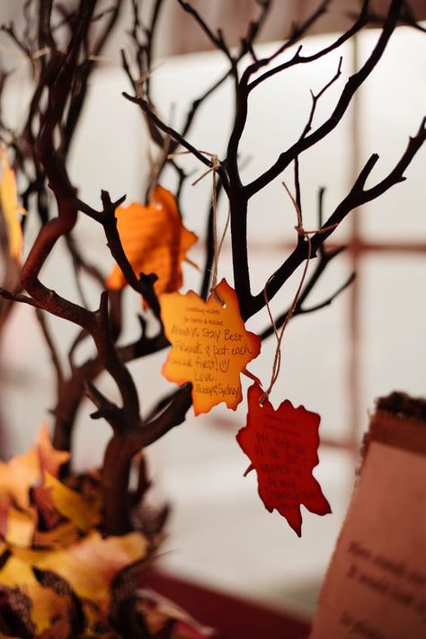 20 Ideas Instead Of Guest Book - WeddingPlanner.co.uk Fall Wedding Guest Book, Creative Seating, Wedding Guest Book Ideas, Guest Book Ideas, Thanksgiving Tree, Wishing Tree, Fall Wedding Guest, Fall Bridal Shower, Wedding Diy