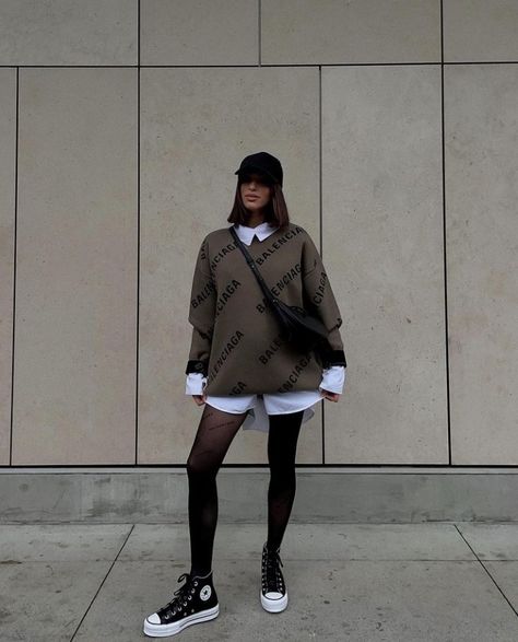 Balenciaga Sweater Outfit, Korean Oversized Outfit, Stockings Outfit Winter, Balenciaga Shirt Women, Causal Fall Outfits, Oversized Shirt Outfit, Minimal Streetwear, Balenciaga Shirt, Stockings Outfit