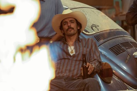 Narcos Mexico, Cowboy Men, Queen Of The South, Gangster Movies, Cowboy Aesthetic, Dream Life House, Cowboy Outfits, Vintage Mens Fashion, Western Chic