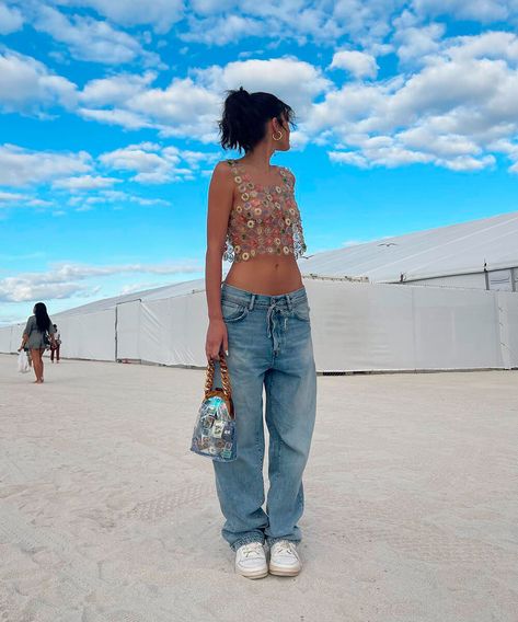 Ok, Bruna Marquezine, você nos convenceu a roubar seus looks » STEAL THE LOOK Bella Hadid Coachella, Coachella Outfit Celebrities, Celebrity Coachella Outfits, Coachella Fits, Festival Outfit Inspiration, Coachella Looks, Festival Inspo, Look Festival, Summer Festival Outfit