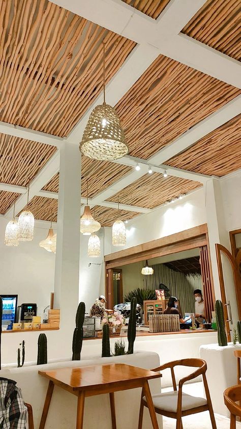 Coffee Shop Ceiling Design, Cafe Ceiling Ideas, Concrete And Wood Architecture, Reed Ceiling, Modern Cabana, Native Cafe, Beach Interior Design, Simple Floor Plans, Eco House Design