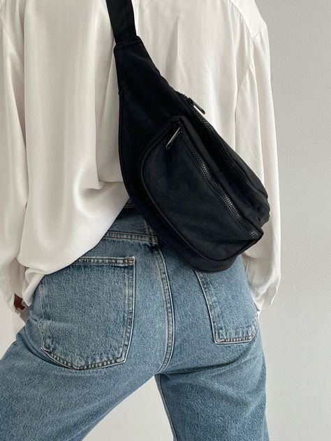 Fanny Pack Outfit, Fanny Pack Style, Black Fanny Pack, Mode Inspo, Everyday Essentials, Fanny Pack, Cement, Everyday Fashion, Style Me