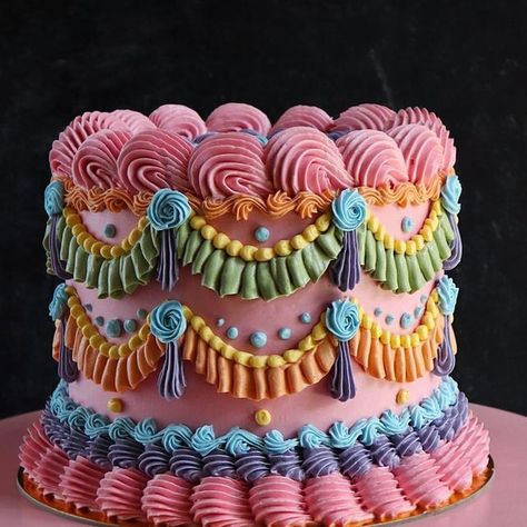 Cake With Rainbow, Fudgy Chocolate Cake, Victorian Cakes, Bolo Vintage, Vintage Birthday Cakes, Fake Cake, Nice Weekend, Fashion Cakes, Gorgeous Cakes