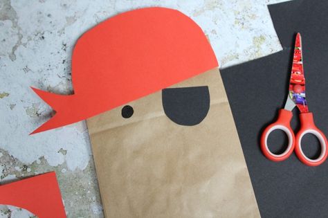 paper bag crafts pirate Pirate Craft, Diy Puppet, Homemade Pirate Costumes, Bullet Journal Hand Lettering, Diy Pirate, Pirate Crafts, Paper Bag Crafts, Construction Paper Crafts, Puppets Diy