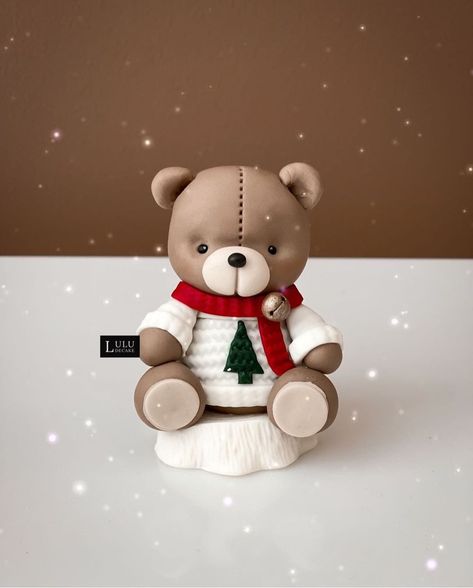 Globe Cake, Mini Christmas Cakes, Anniversary Cookies, Clay Bear, Christmas Cake Designs, Christmas Cake Topper, Cake Topper Tutorial, Christmas Topper, Christmas Cake Decorations