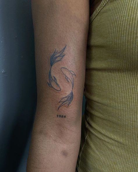 Tattoo Zodiac Pisces, Astrology Tattoo Pisces, Tattoo For Pisces, Simple Pisces Tattoo, Tattoos For Pisces, Pisces Zodiac Tattoo, Pices Zodiac Tattoo, Pieces Zodiac Tattoo, Tattoos Astrology