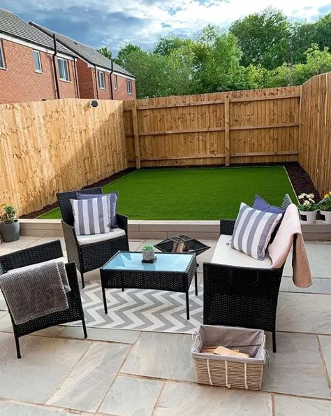 Fake Grass Backyard, Inexpensive Backyard Ideas, Turf Backyard, Garden Escape, No Grass Backyard, Small Backyard Ideas, Back Garden Design, Backyard Renovations, Small Backyard Gardens