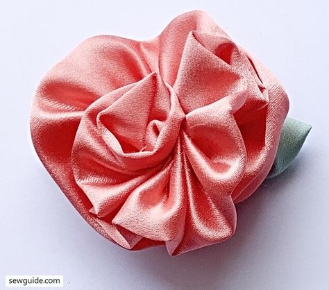 Rosette : 4 easy ways to make rosettes for badges, brooches etc - SewGuide Fabric Rosette Diy, Diy Rosettes Fabric, How To Make Rosettes With Fabric, How To Make A Rosette, Ribbon Rosettes How To Make, Fabric Rosettes Tutorial, How To Make Rosettes, Diy Rosette, Capsule 2023