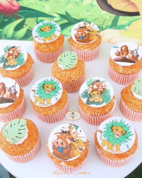 🍓Strawberry shortcake Lion king cupcakes 🦁🧡 Just added a tad of orange✨ to the shortcake mix to match the aesthetic of the party 🧁 can’t wait for you to see what else I made 😆 #keverlyscakes #icingimages #edibleimages #lionking #lionkingmusical #lionkingcupcakes #simba #cupcakes Simba Cupcakes, King Cupcakes, Lion King Cupcakes, Lion Cupcakes, Papa Birthday, Lion King Musical, Lion King Party, Edible Images, Cupcake Party