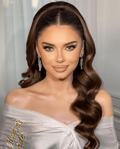 Bachelorette Hairstyles, Bridal Half Up Half Down, Old Hollywood Hair, Wedding Hairstyles With Crown, Bridal Hair Down, Half Up Wedding Hair, Half Up Half Down Hair Prom, Pulled Back Hairstyles, Hollywood Hair