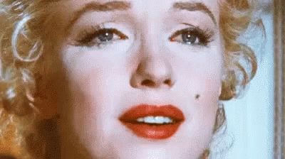 Crying Marilyn Monroe GIF - Crying Marilyn Monroe Sad - Discover & Share GIFs Marilyn Monroe Gif, Marilyn Monroe Movies, Crying Gif, Old Pics, Actor Studio, Gentlemen Prefer Blondes, Marilyn Monroe Photos, Norma Jeane, Rose Vintage