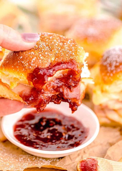 Monte Cristo Sliders | Table for Two® by Julie Chiou Monte Cristo Sliders, Sliders Recipes Hawaiian Rolls, Easy Slider Recipes, Cooking Thanksgiving Dinner, Southern Thanksgiving Menu, Monte Cristo Sandwich, Thanksgiving Menu Ideas Side Dishes, Traditional Thanksgiving Menu, Turkey Ham