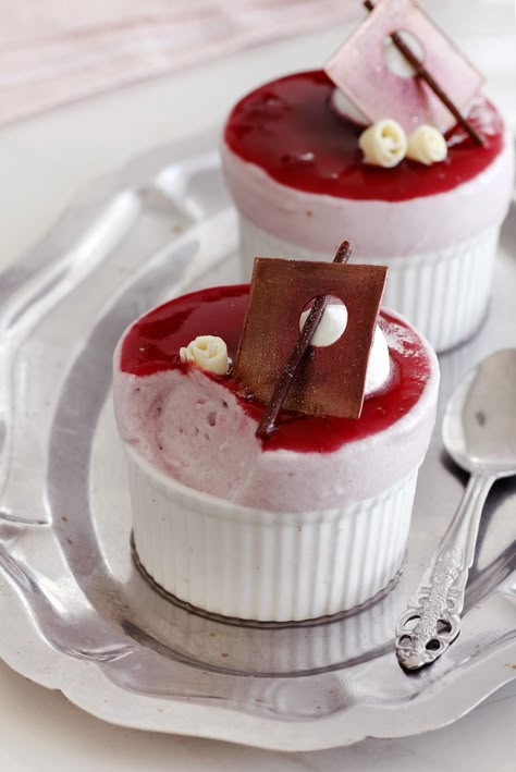 Raspberry Souffle, Personal Cakes, Traditional French Desserts, Baking Lessons, Raspberry Coulis, Desserts Ideas, Souffle Recipes, Raspberry Ice Cream, Baking Stuff