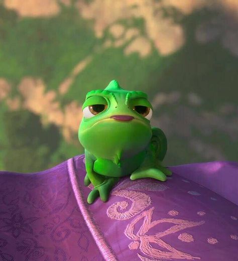 Pascal. Disney Sidekicks, Tangled Wallpaper, Disney Icons, Cute Disney Pictures, Disney Gif, Disney Rapunzel, Disney Animals, Disney Princess Pictures, Disney Tangled