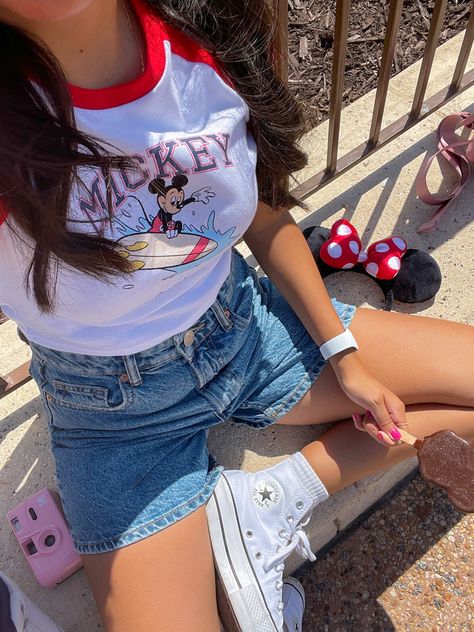 Disney Summer Aesthetic, Disney Ootd Summer, Aesthetic Disney World Outfits, Cute Comfy Disney Outfits, Disney Parks Outfits Summer, Walt Disney World Outfits Summer, Park Party Outfit, Disney World Summer Outfits, Disneyworld Outfit Summer