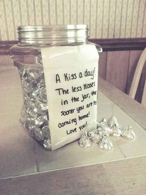 Kisses in a Jar | 20 Things That Will Help You Through Your Long Distance Relationship -- LOVE this!!!! Deployment Countdown, Countdown Gifts, Boyfriend Gifts Long Distance, Long Distance Boyfriend, Deployment Gifts, Distance Love, Long Distance Love, Cadeau Diy, Care Packages