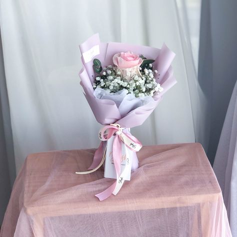 Single Rose Bouquet, Bouquet Flores, Pranks Pictures, Boyfriend Pranks, Boyfriend Pranks Pictures, Flower Bouquet Diy, Baby S Breath, Pink Rose Flower, Single Rose