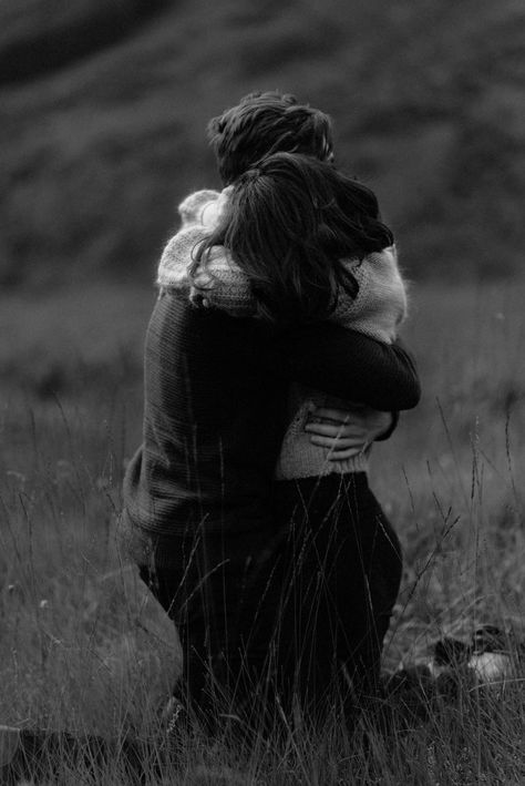 Love Hugs Couple, Proposal Pictures Aesthetic, Hugs Couple Romantic, Hug Pictures, Tight Hug, Hugging Couple, Hugging Silhouette, Marriage Proposal, Couples Images